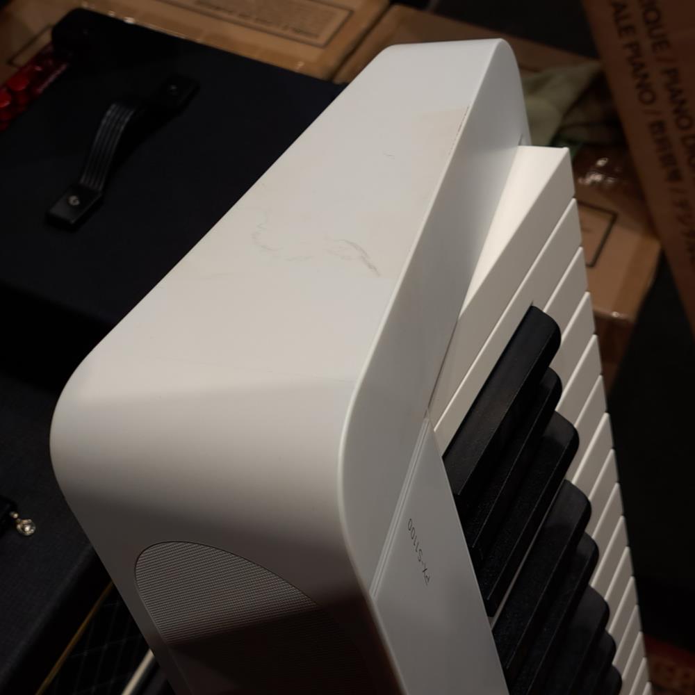 Casio Privia PX-S1100 Slimline Portable Digital Piano in White - B-STOCK