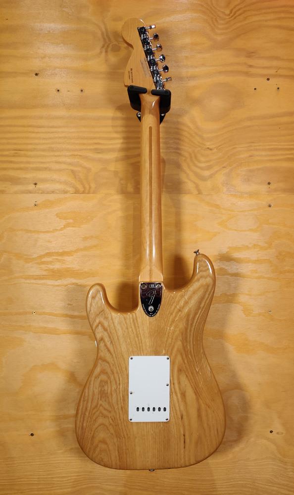 Fender Classic Series '70s Stratocaster Electric Guitar in Natural with Case - Preloved (Mint Condition)
