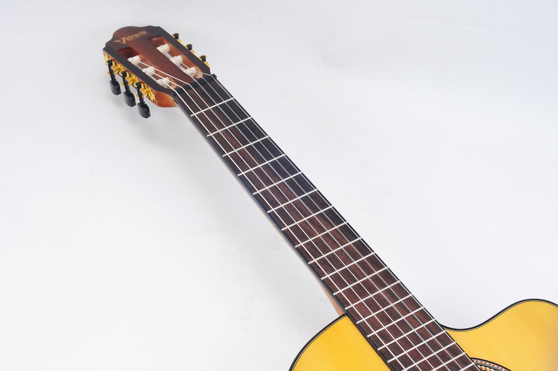 Valencia VC564CE Full Size Classical Guitar with Pickup in Natural High Gloss