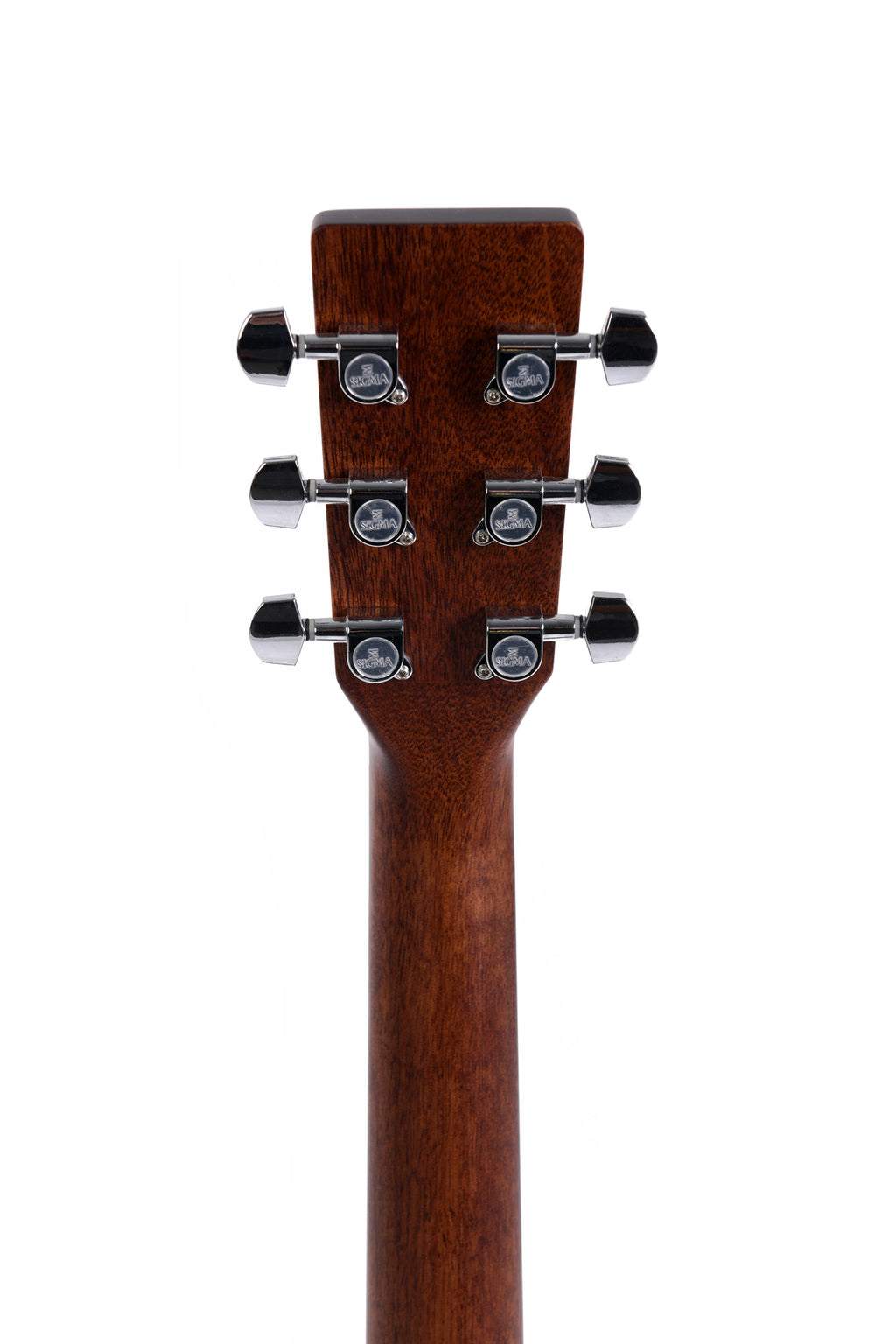 Sigma 000ME-SE Spruve/Mah acoustic electric guitar with a natural finish, highlighting the body, neck, and soundhole.