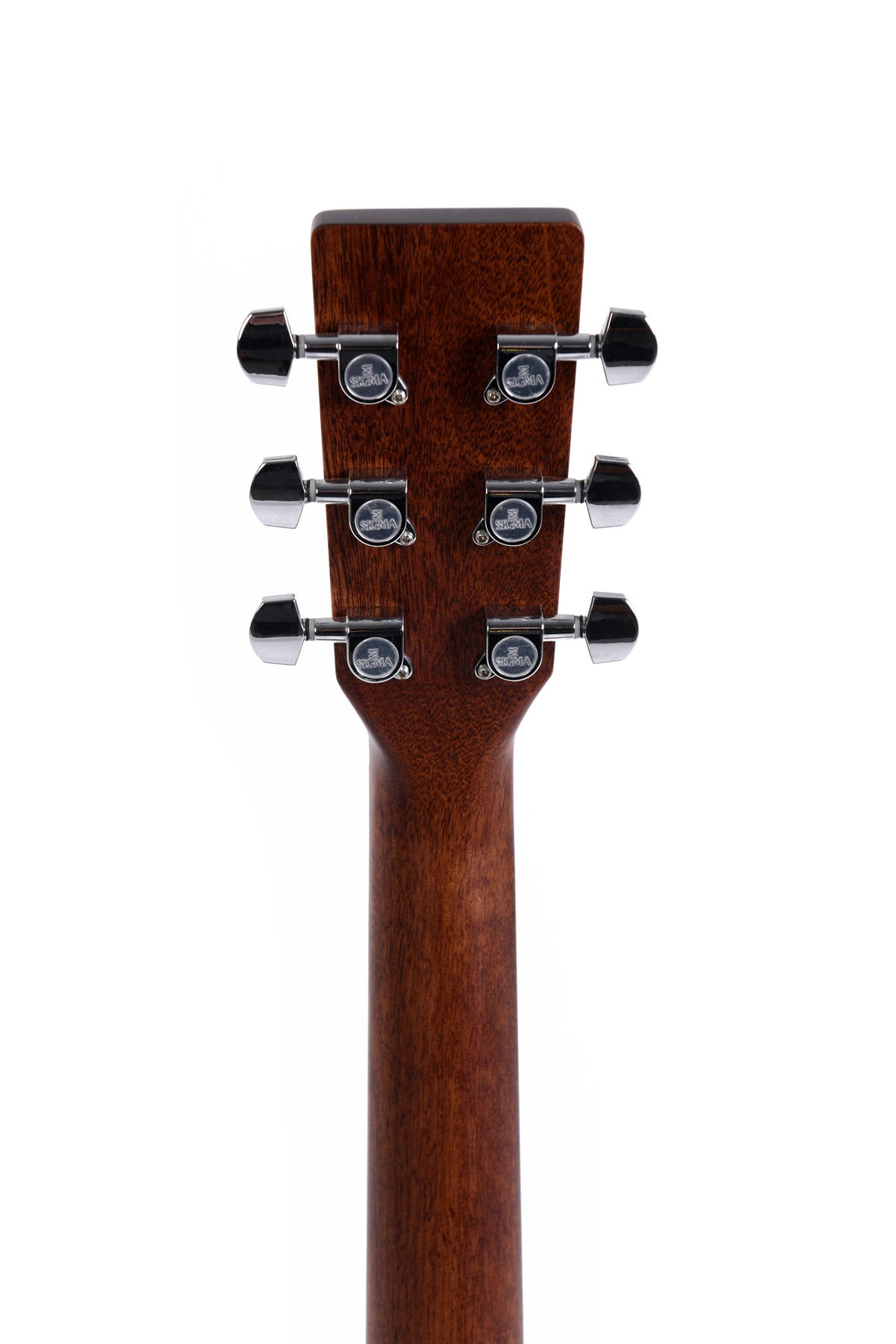 Sigma 000ME-SE Spruve/Mah acoustic electric guitar with a natural finish, highlighting the body, neck, and soundhole.